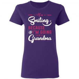 im smiling because im going to be a grandma t shirts long sleeve hoodies 11