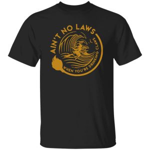 Ain’t no laws when youre drinking claws Halloween Shirt